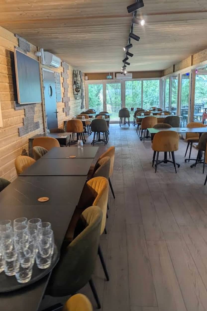 Intérieur du restaurant Les Saveurs du Grand Parc